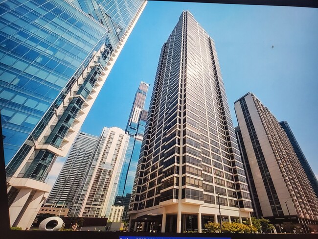 Building Photo - 360 E Randolph St