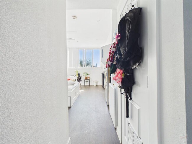 Foto del edificio - 1010 W 26th St