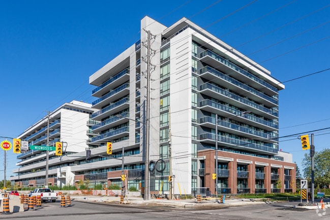 Building Photo - Avenue on 7