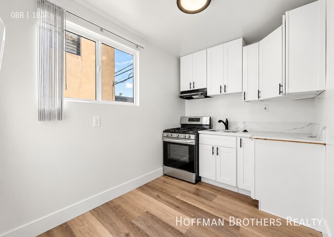 Building Photo - 928 4th St