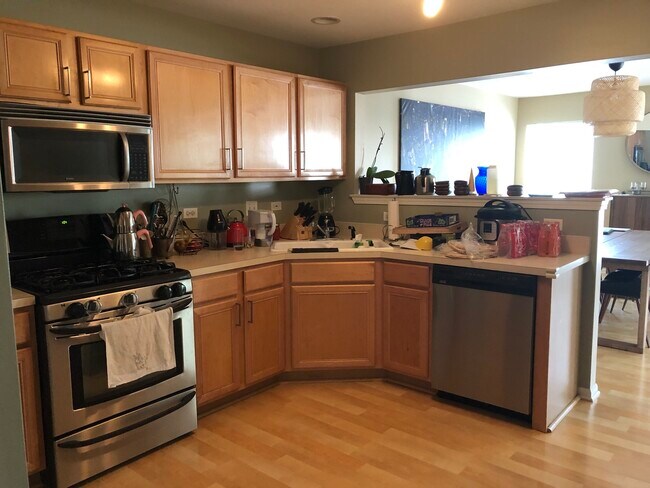 Building Photo - 3190 Foxridge Ct