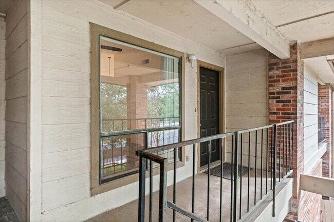 Building Photo - 1705 Crossing Pl