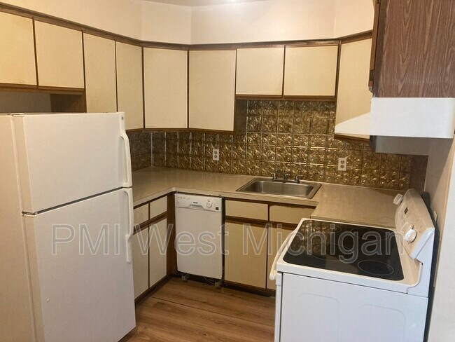Foto del edificio - 6085 In the Pines Dr SE