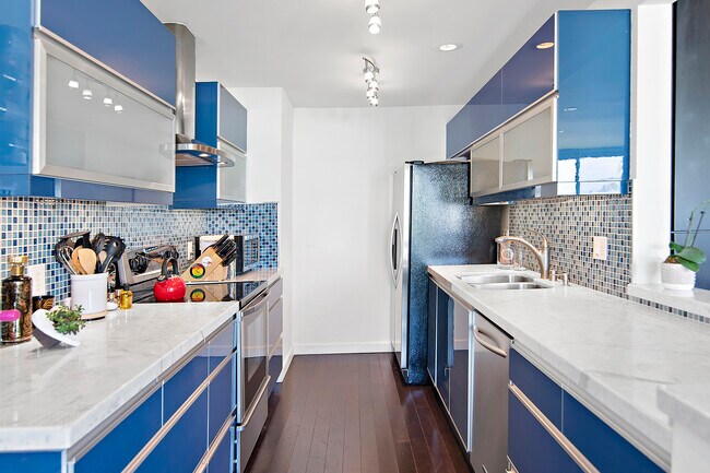 Foto del edificio - 1550 N Laurel Ave