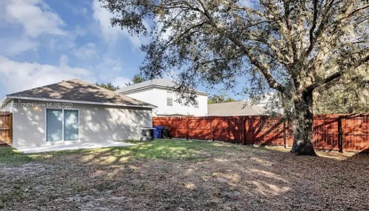 Primary Photo - 2110 Whispering Trails Blvd