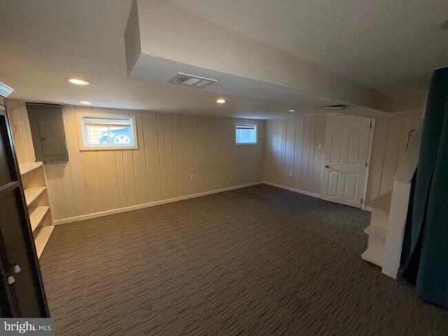 Foto del edificio - 5831 Mt Vernon Dr