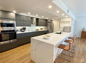 Building Photo - 950 Egret Cir