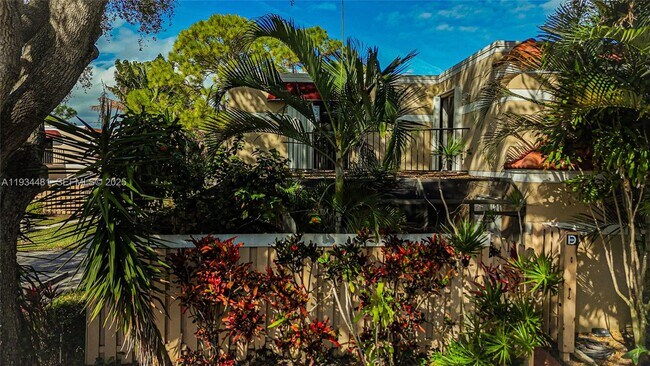 Foto del edificio - 4205 Village Dr