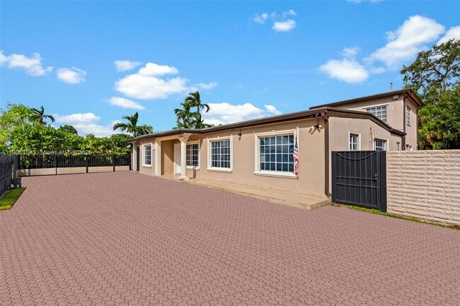 Foto del edificio - 1145 SW 74th Ct