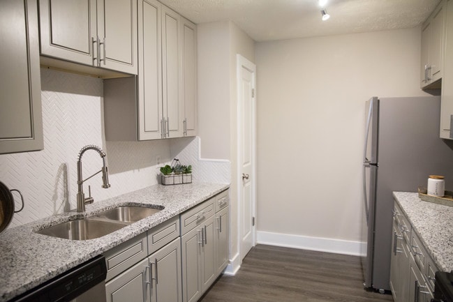 Building Photo - Parkside Sandy Springs