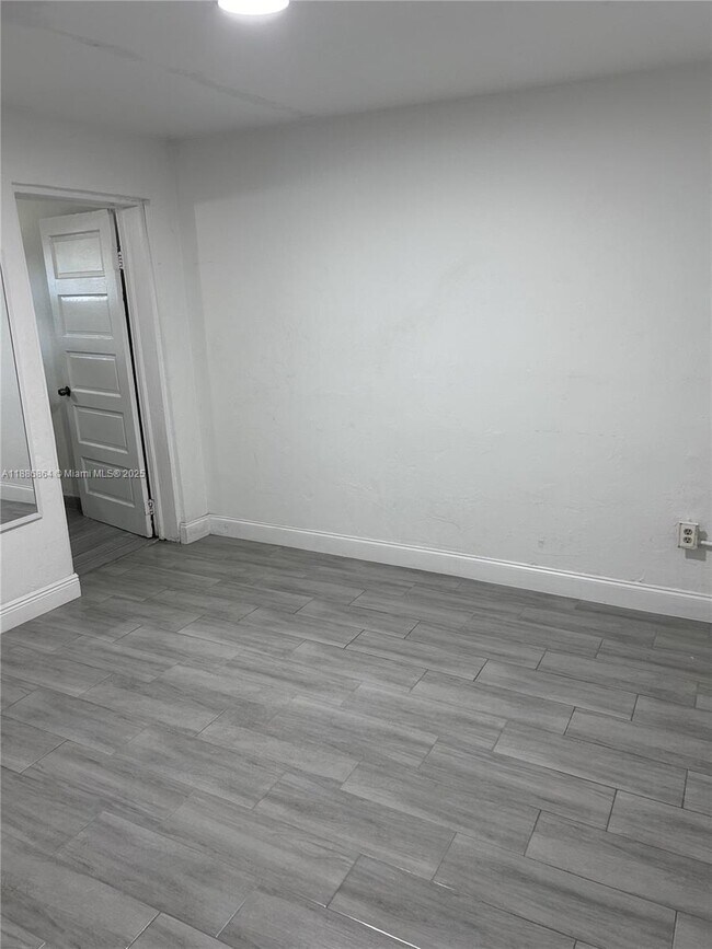 Foto del edificio - 9301 NW 4th Ave