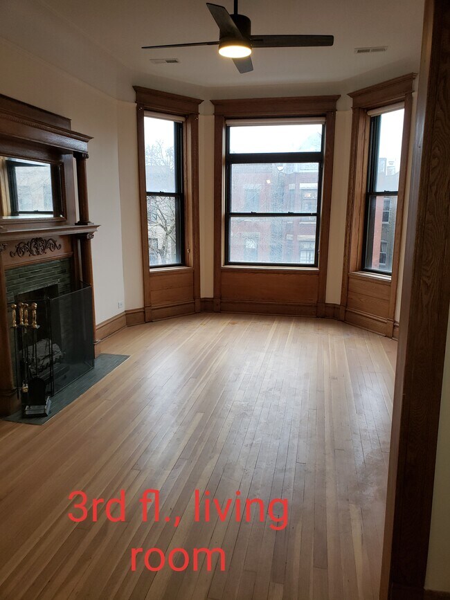 Living Room - 912 W Newport Ave