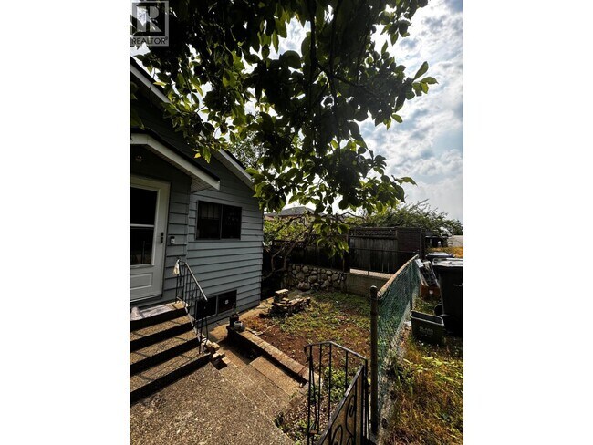 Photo du bâtiment - 2205 Ninth Ave