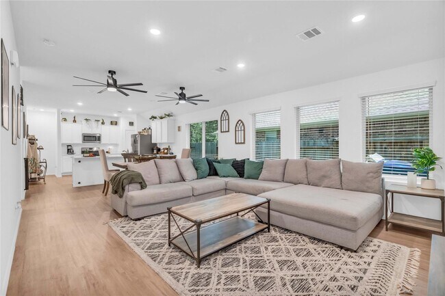 Foto del edificio - 6308 Astoria Pk Ln