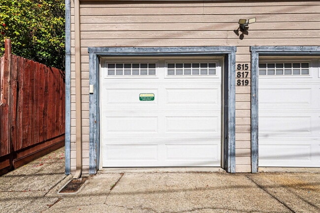 Building Photo - 815 E 28th St