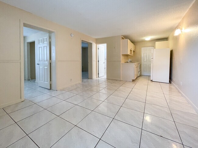 Foto del edificio - 1717 NW 8th Pl