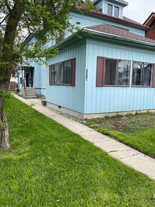 Primary Photo - 1215 Columbia Ave