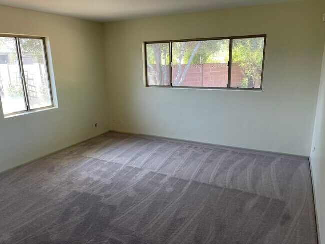 Foto del edificio - 4952 E Whitton Ave