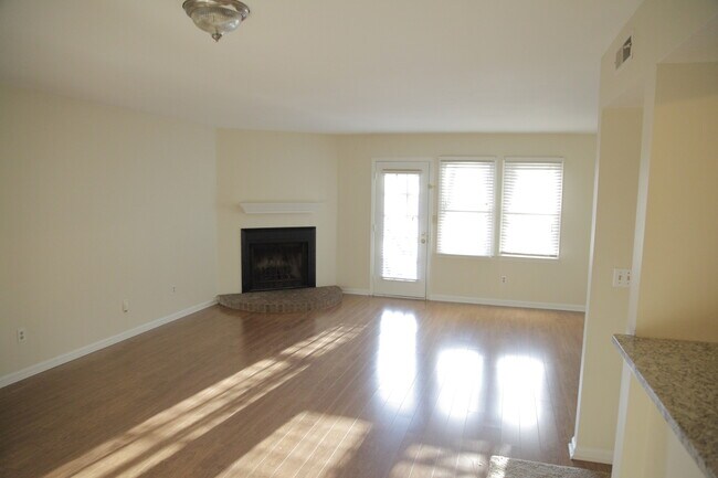 Foto del edificio - 2bd/2.5bth home in Southpark! Location, Lo...