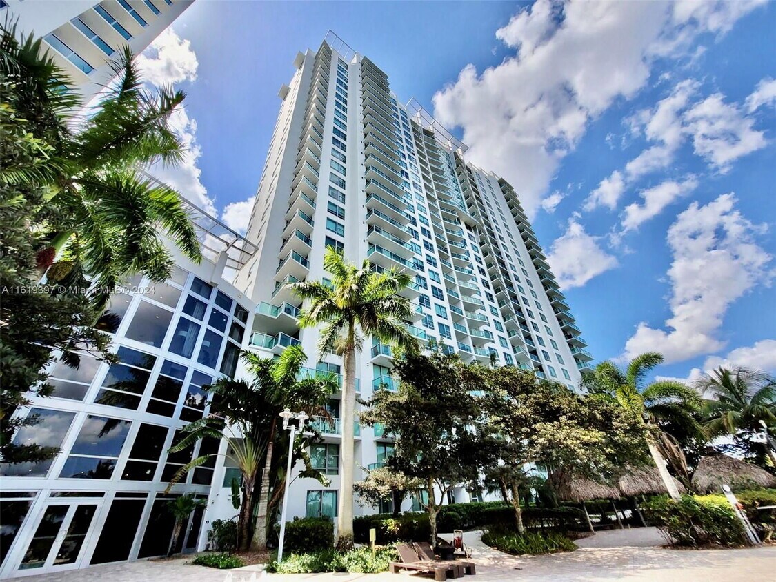 Foto principal - 2681 N Flamingo Rd