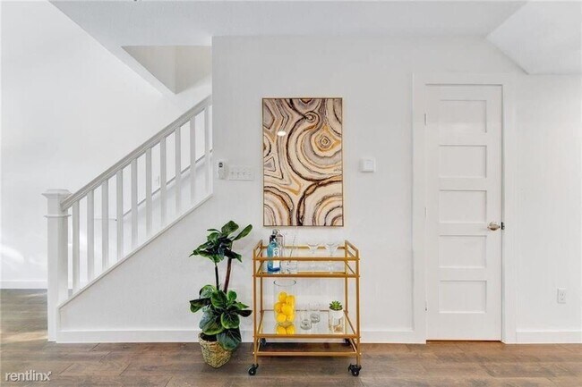 Foto del edificio - 2 br, 2.5 bath Duplex - 6712 Hart Ln A A