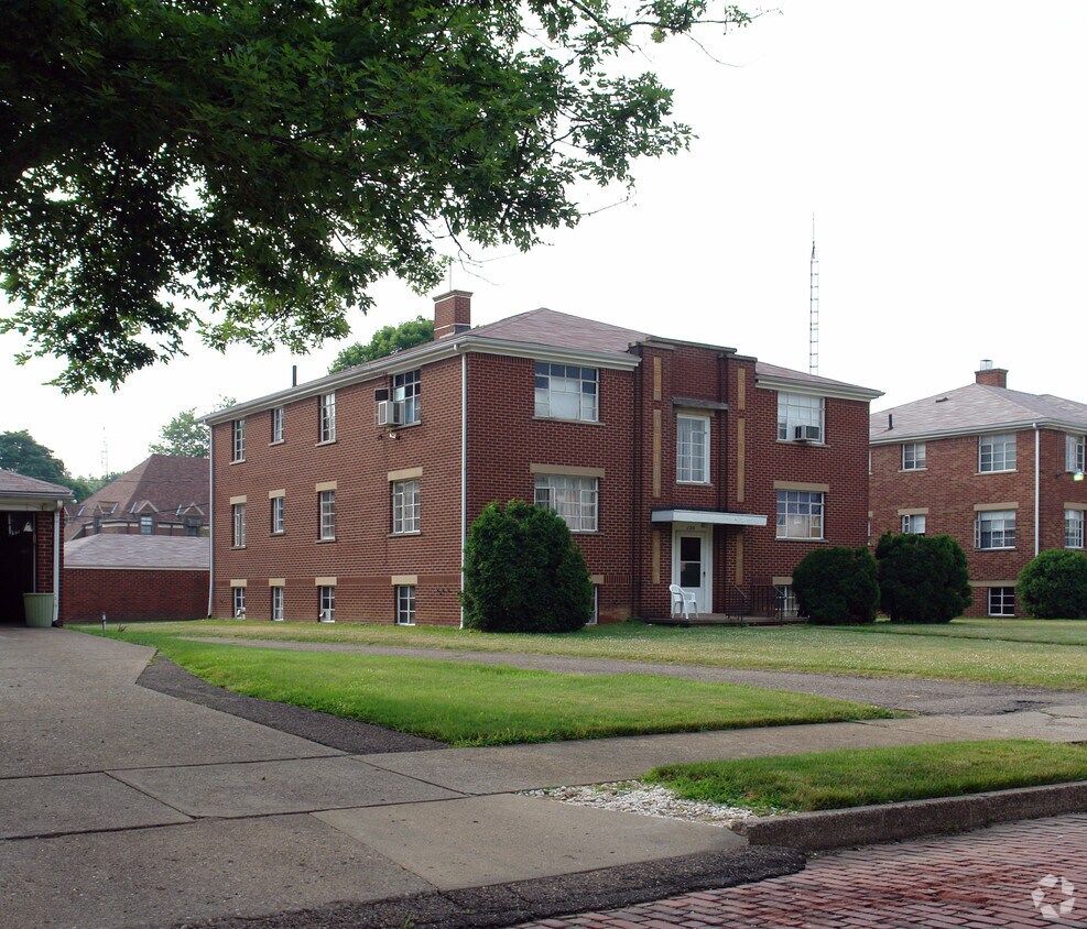 120 Harter Ave NW, Canton, OH 44708 Apartments in Canton, OH