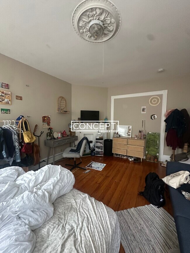 Building Photo - 13A Sachem St. Unit 2