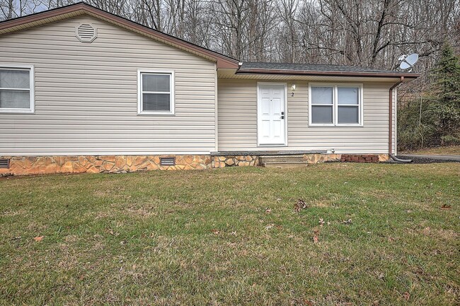 Building Photo - 2 Bedroom / 1 Bath Duplex  Kingsport TN