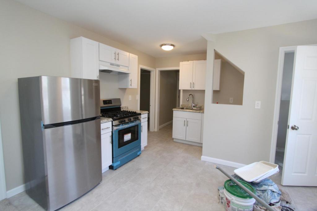 Primary Photo - 123 Fiske St