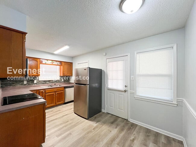 Building Photo - 8541 Bridgewood Dr