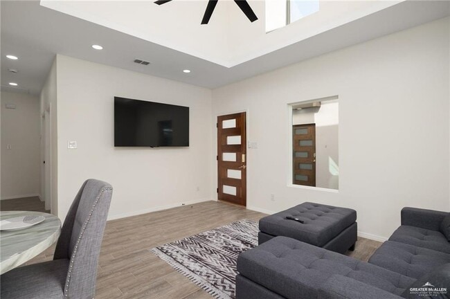 Foto del edificio - 10 Karen Dr