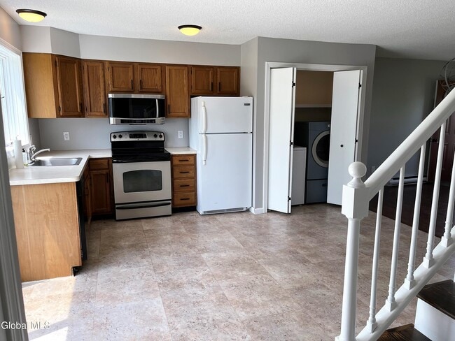 Foto del edificio - 24 Reservoir Rd