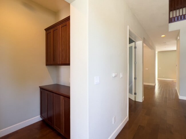 Building Photo - Stunning Five Bedroom Newer Napa Home