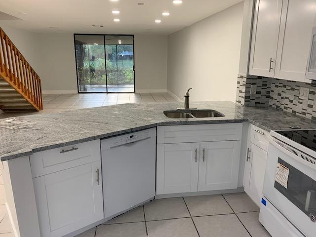Building Photo - 7710 Lago Del Mar Dr