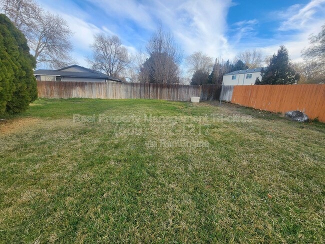 Building Photo - 2213 W 12th Ave