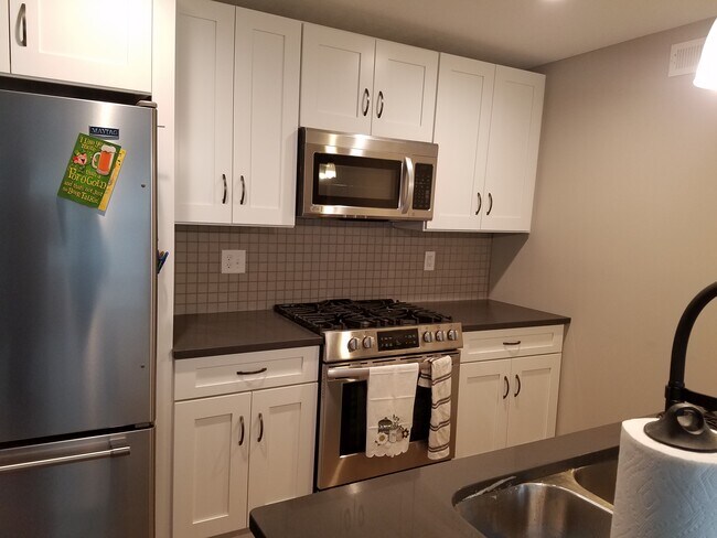 Foto del edificio - 2445 Tremont Ave