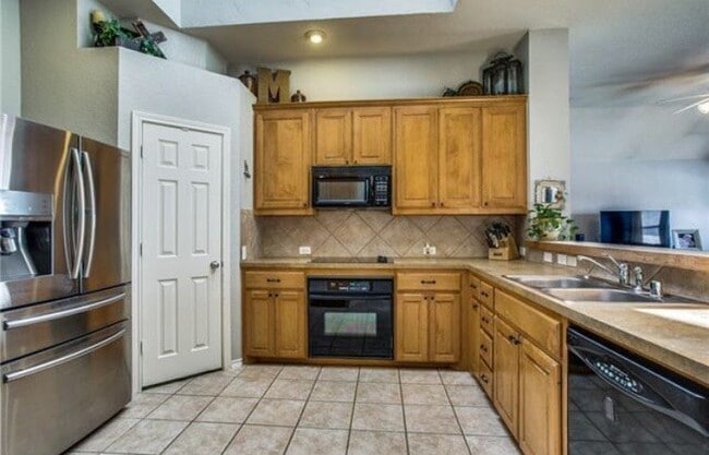 Foto del edificio - 5524 Glenview Ln