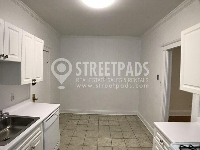 Building Photo - 2 bedroom in Boston MA 02135