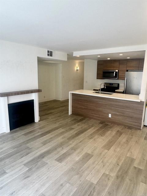 Foto del edificio - 1550 N Fuller Ave