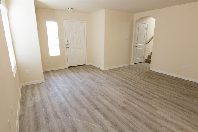 Foto del edificio - 320 Upper Creek Dr