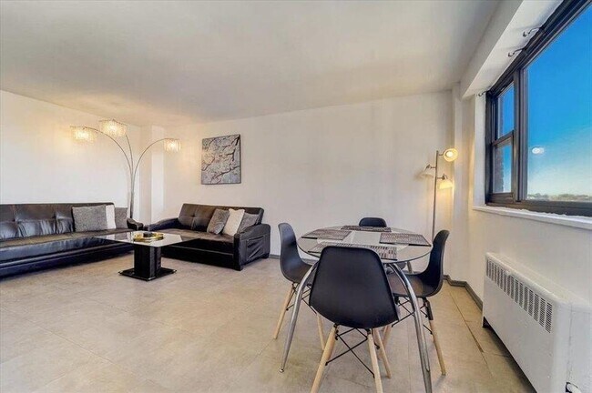 Foto del edificio - 6515 Boulevard E