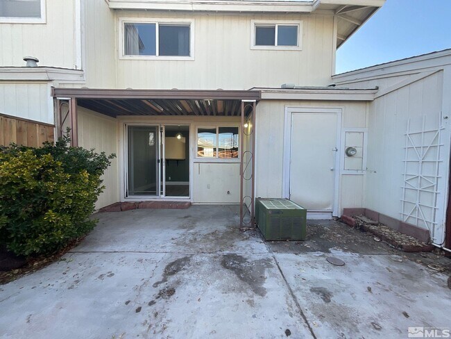 Foto del edificio - 949 Crestwood Dr