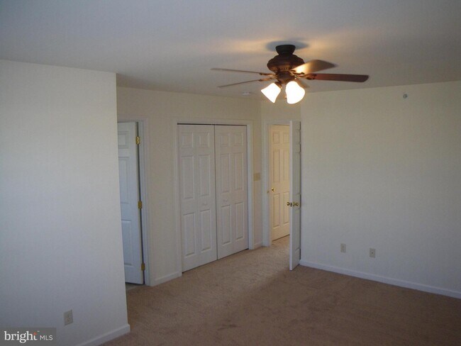 Building Photo - 351 Lantern Ln