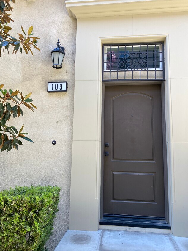 Foto principal - 4432 Owens St