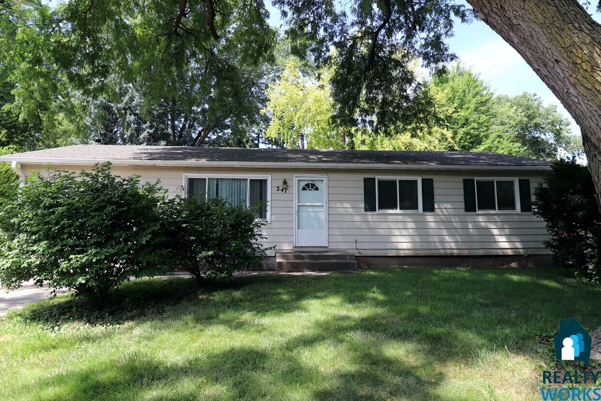 Primary Photo - 3 Bedroom home in Wedgewood area