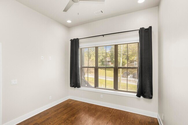 Foto del edificio - 942 Riverside Dr