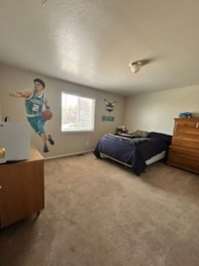 Foto del edificio - 5 bdrm 3 bth Home 2 Car Garage