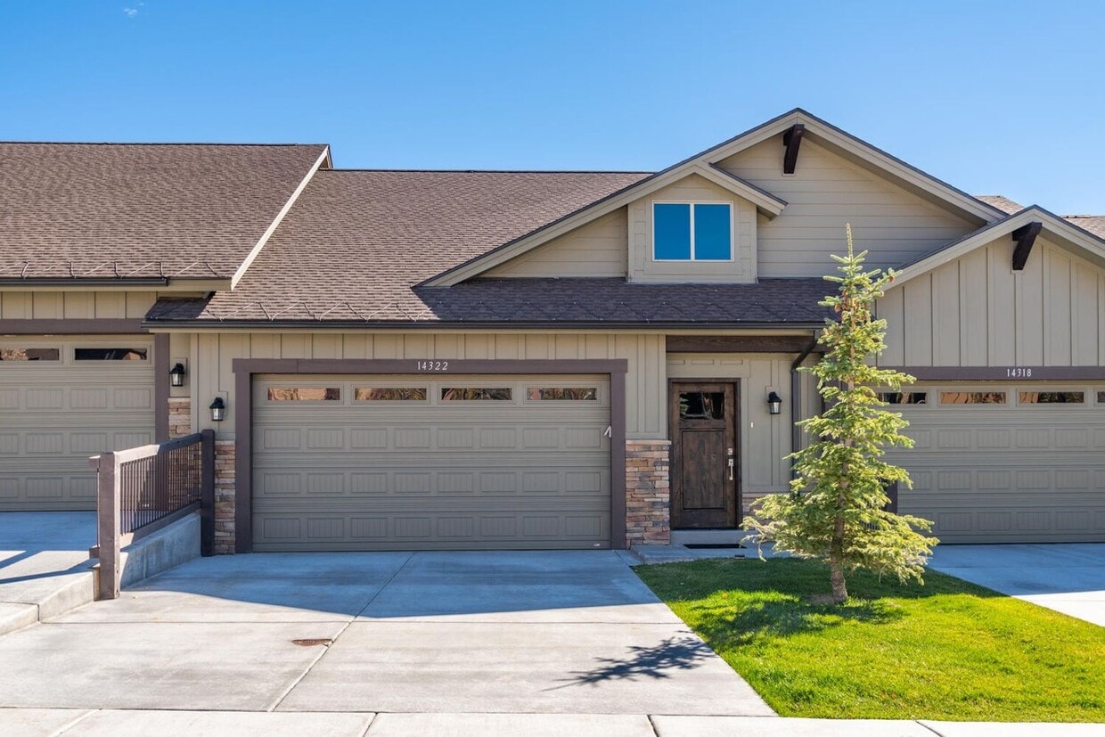 Primary Photo - Modern Townhome in Black Rock Ridge