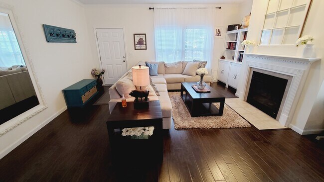 Livingroom - 696 Nannyberry Ln