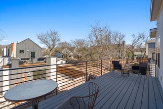 Building Photo - 2916 E 13th St